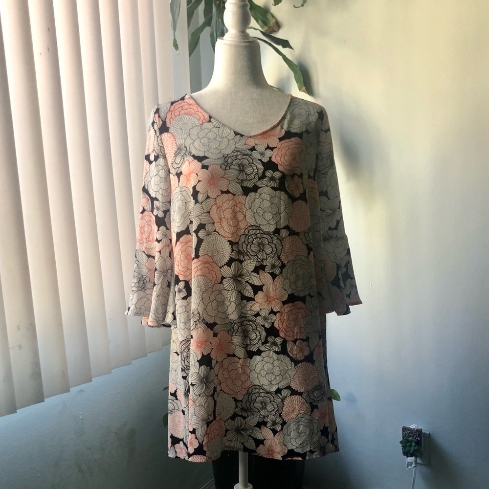 NWT Beautiful floral tunic
